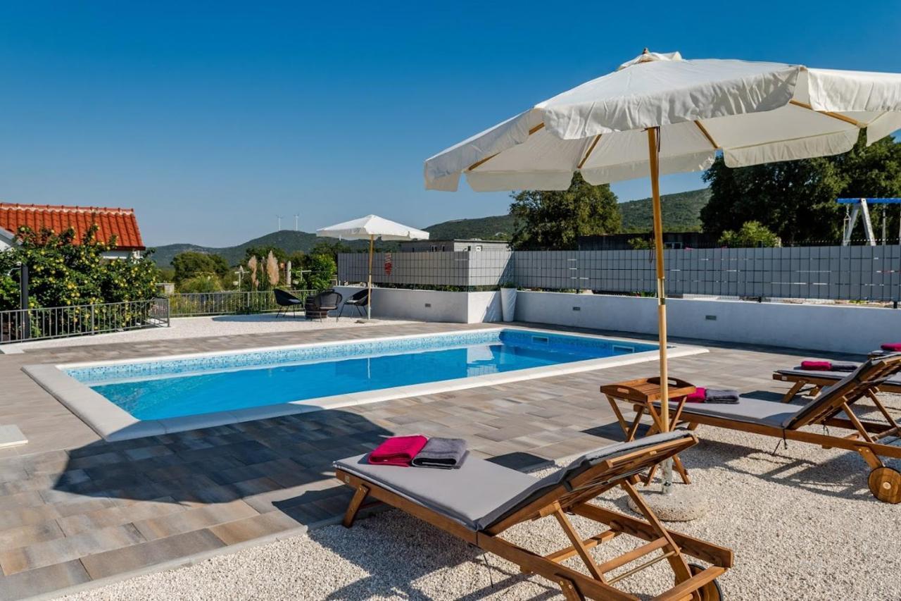 Вилла House Camellia With Fenced Pool And Playground Blizna Donja Экстерьер фото