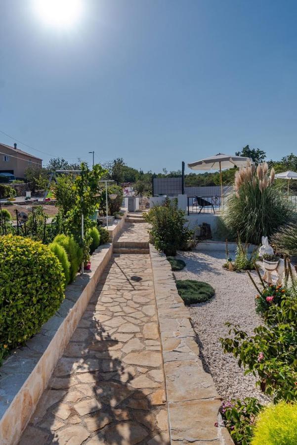 Вилла House Camellia With Fenced Pool And Playground Blizna Donja Экстерьер фото