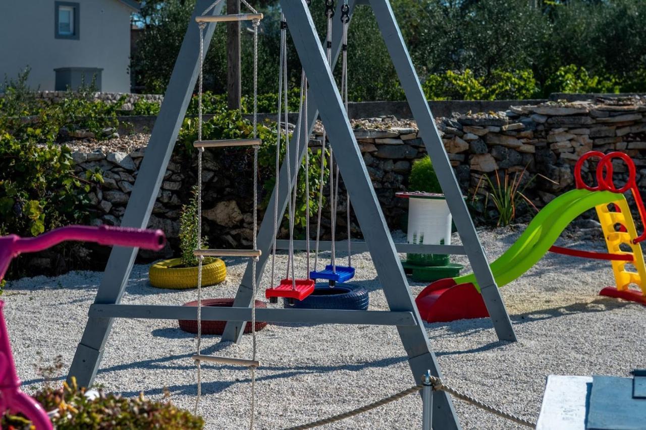Вилла House Camellia With Fenced Pool And Playground Blizna Donja Экстерьер фото