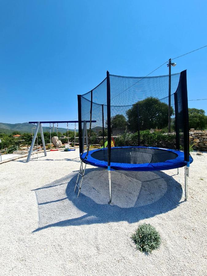 Вилла House Camellia With Fenced Pool And Playground Blizna Donja Экстерьер фото
